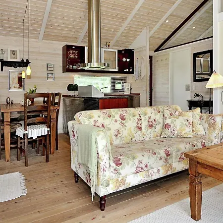 Three-bedroom Holiday In 27 Nyaraló