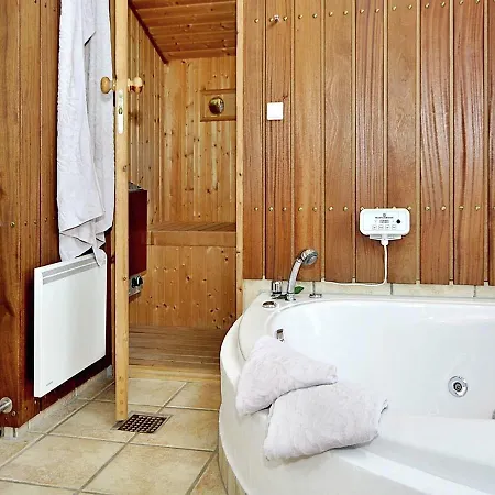 Nyaraló Three-bedroom Holiday In 27 Knebel