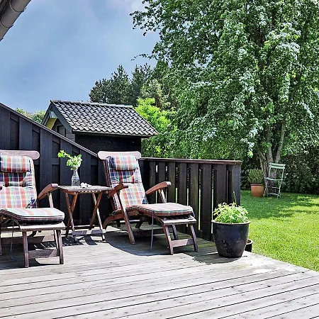 Three-bedroom Holiday In 27 Nyaraló