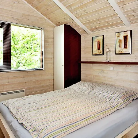 Three-bedroom Holiday In 27